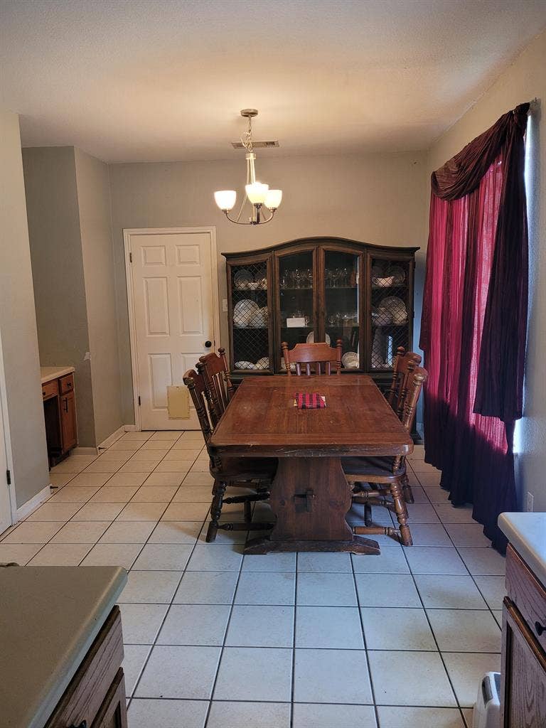 LARGE room in twentyfourhundredhous