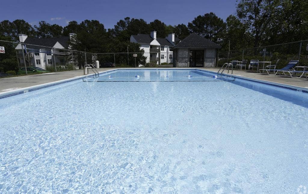 Room for rent in 2 BDR APT