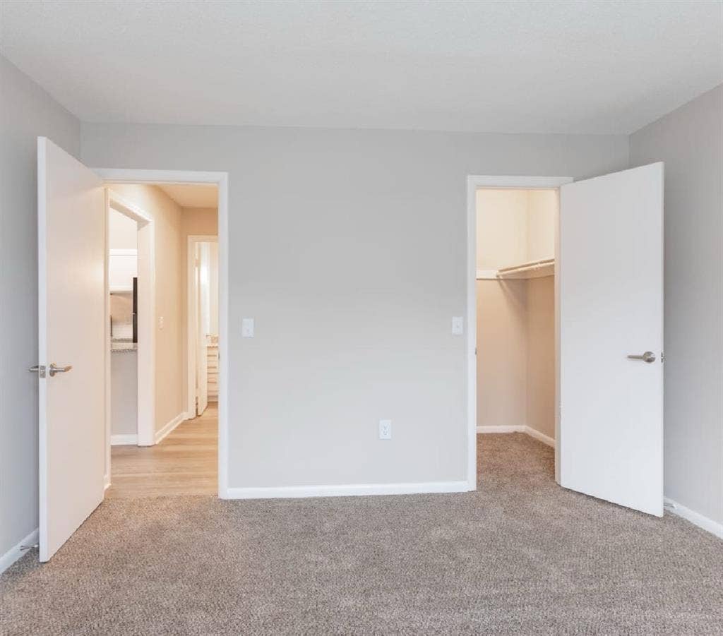 Room for rent in 2 BDR APT
