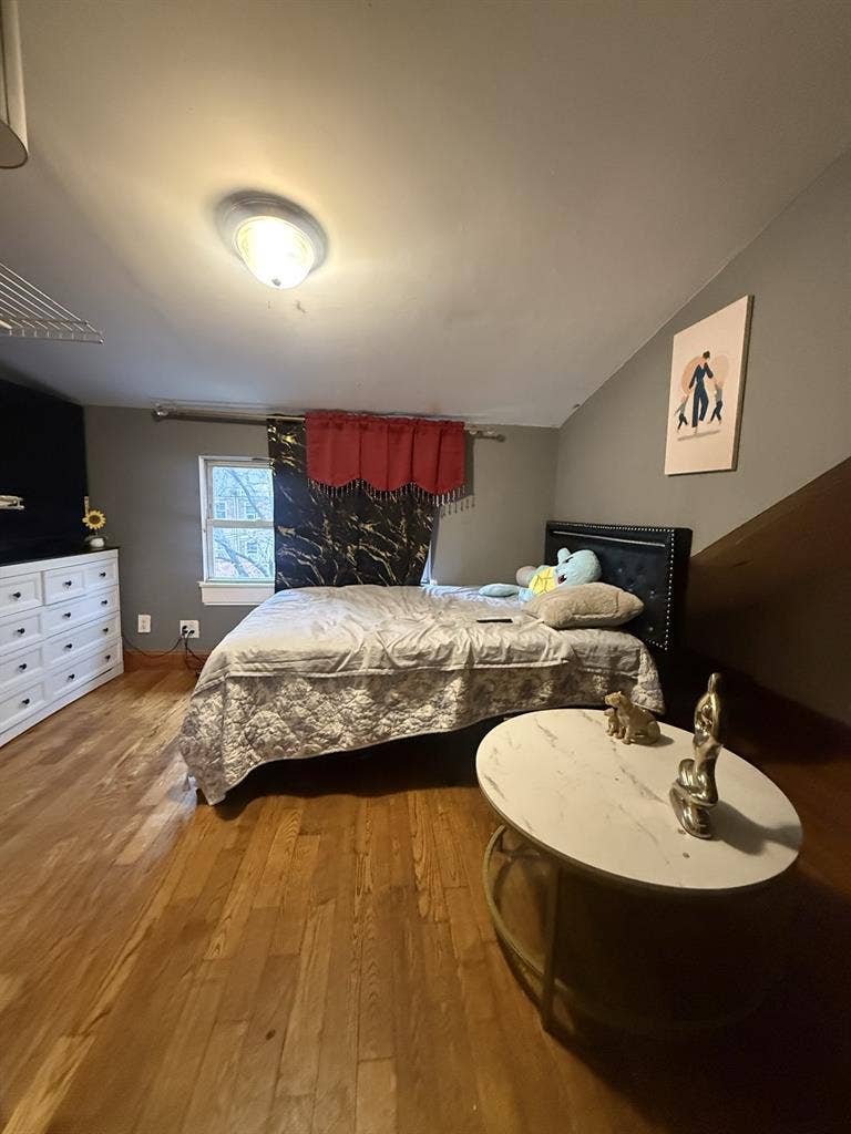 Room for rent steps from 7 train