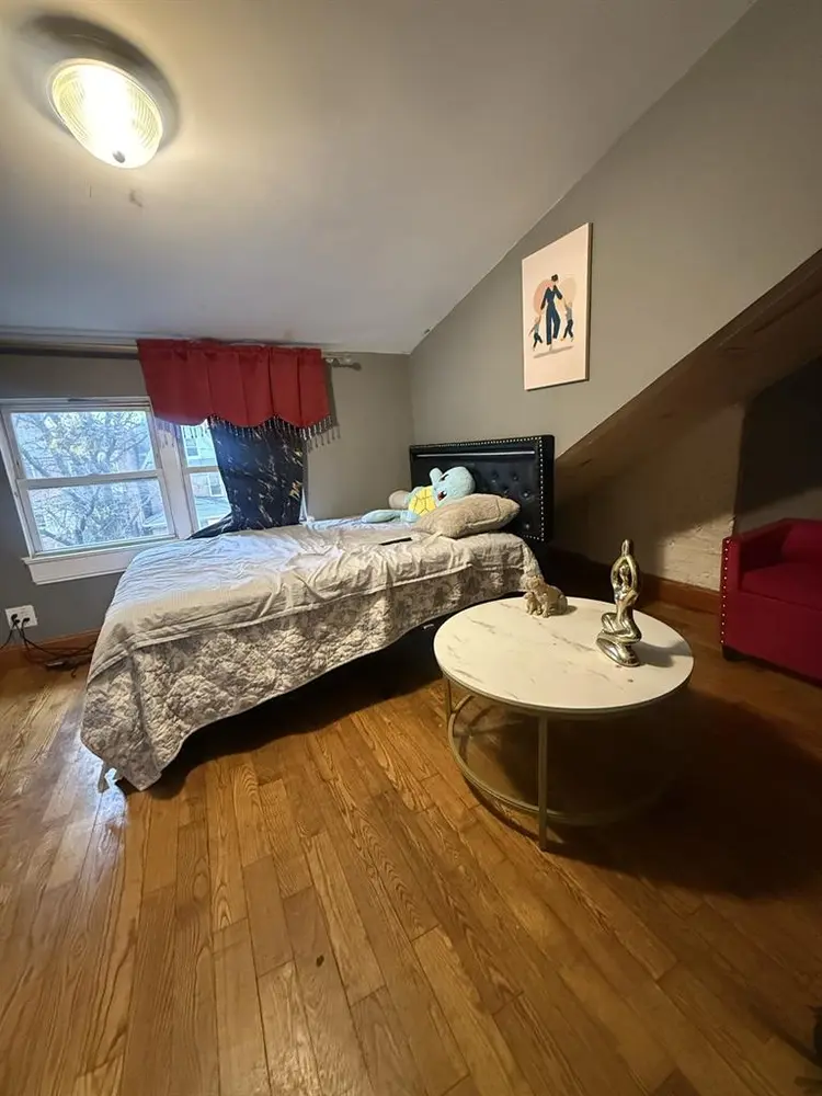 Room for rent steps from 7 train
