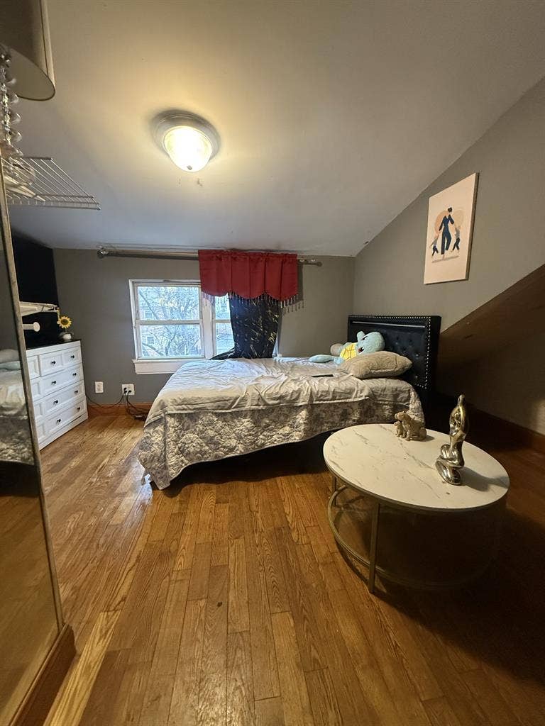 Room for rent steps from 7 train