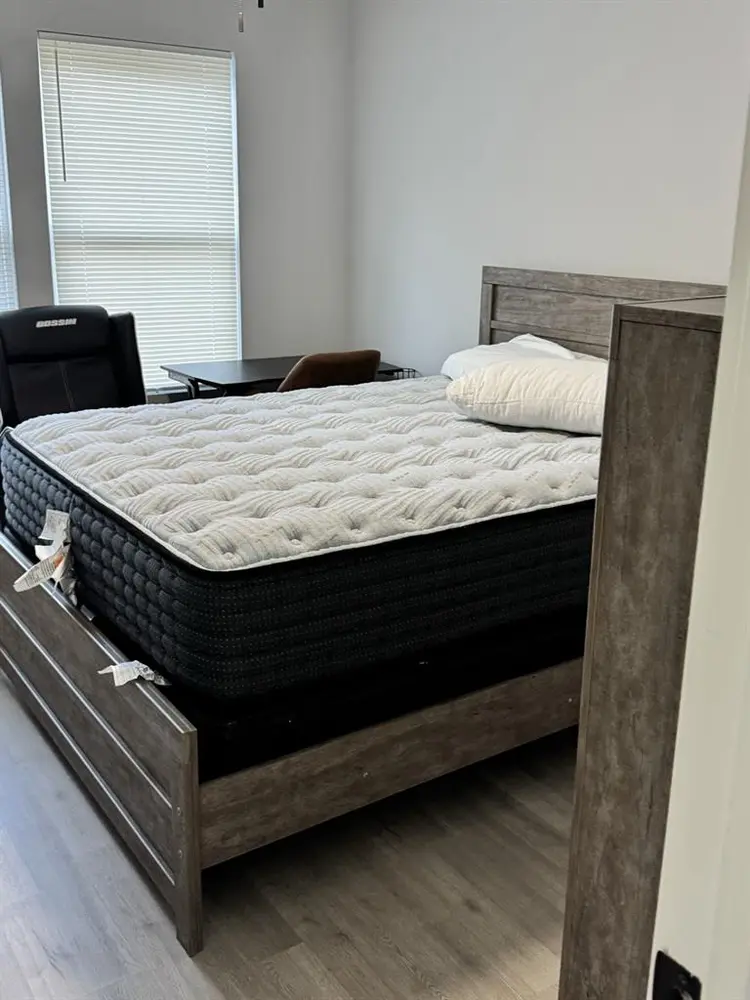 Looking for a housemate