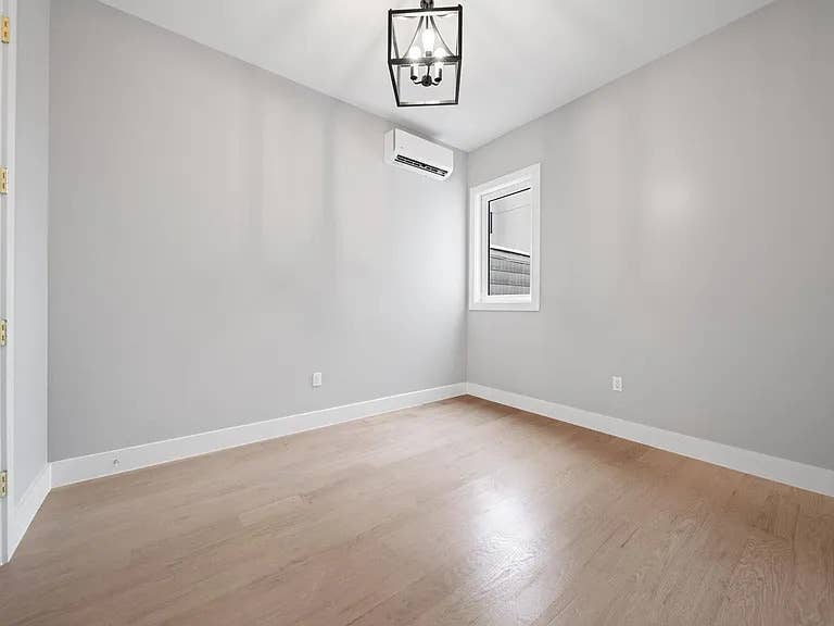 Spacious Apartment - Journal Square