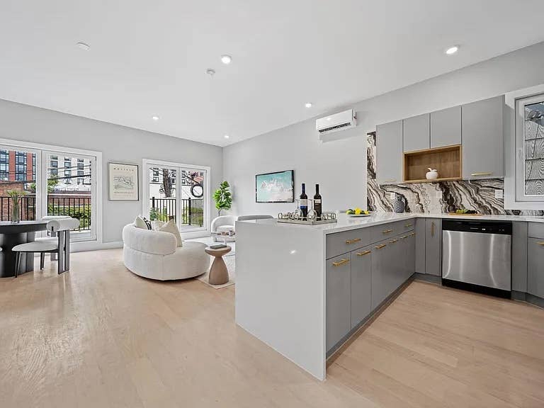 Spacious Apartment - Journal Square