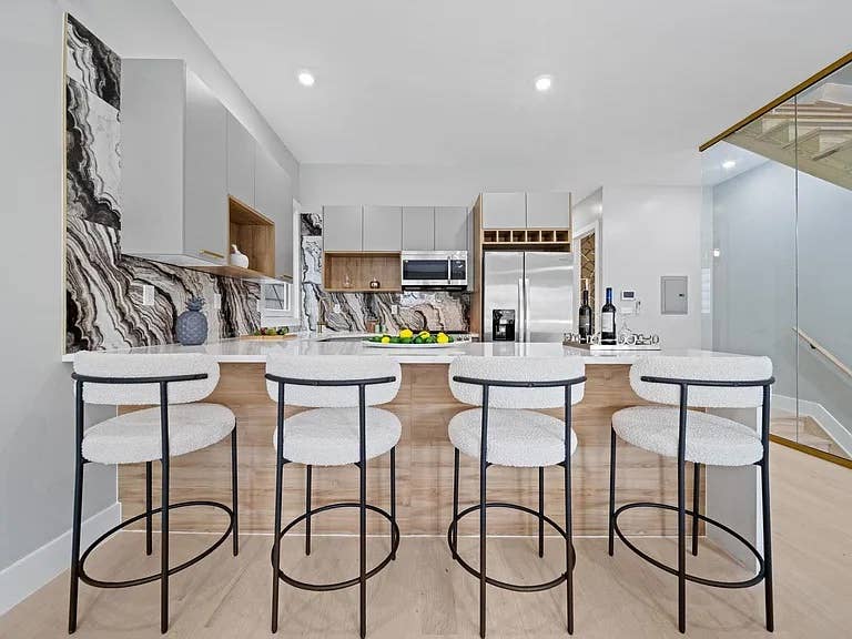 Spacious Apartment - Journal Square