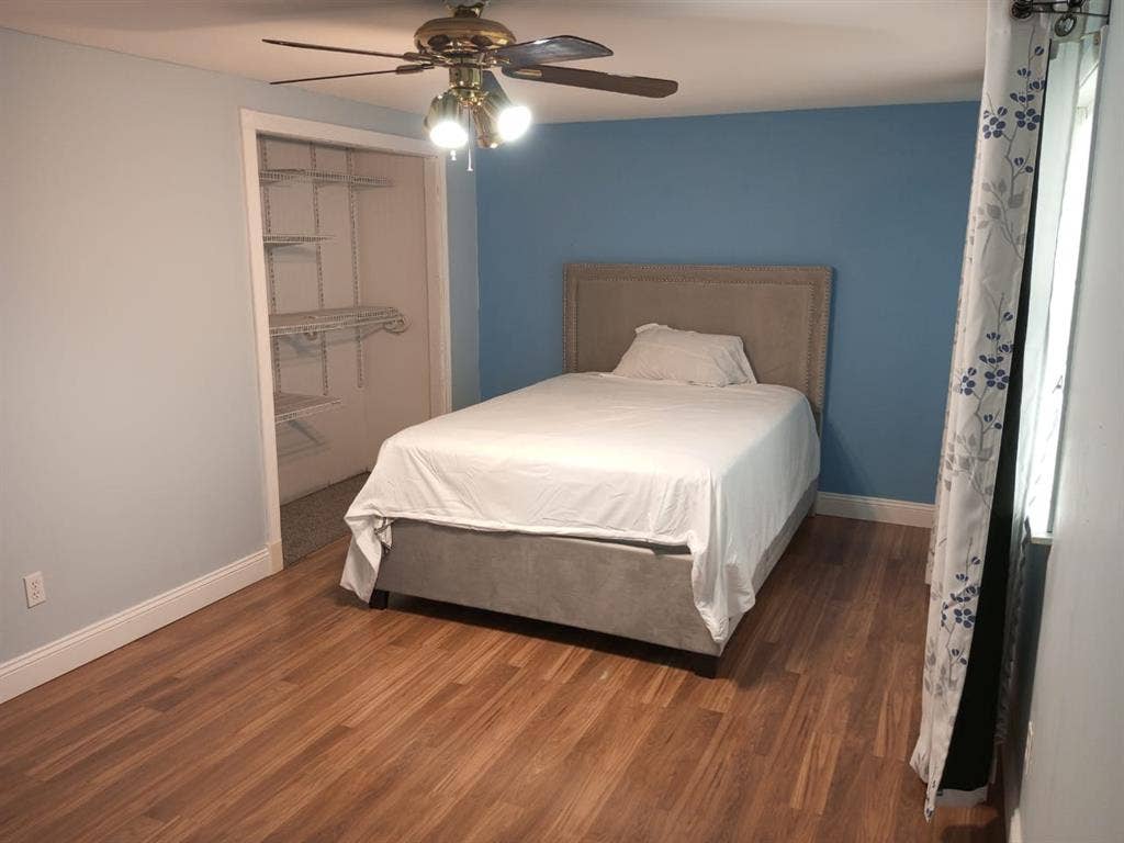 Big size room with shared bathroom