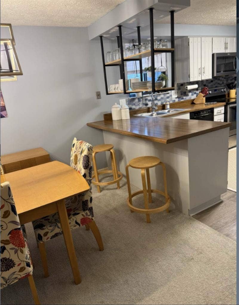 Primary Bed/Bath - queen & walk-in