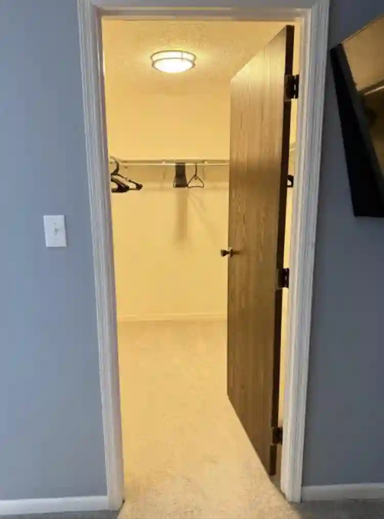 Primary Bed/Bath - queen & walk-in