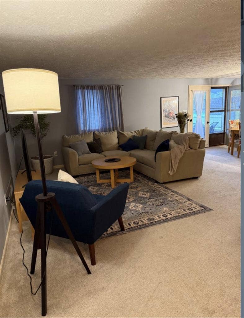 Primary Bed/Bath - queen & walk-in