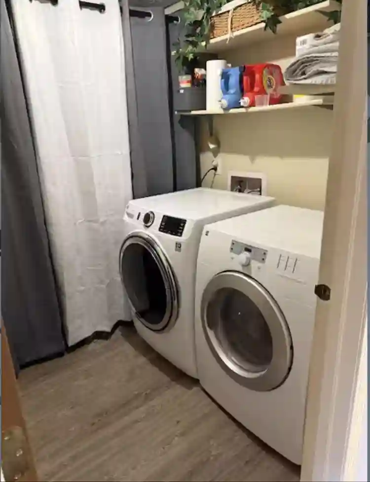 Primary Bed/Bath - queen & walk-in