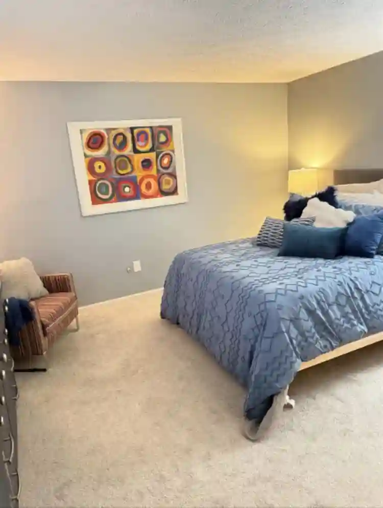 Primary Bed/Bath - queen & walk-in