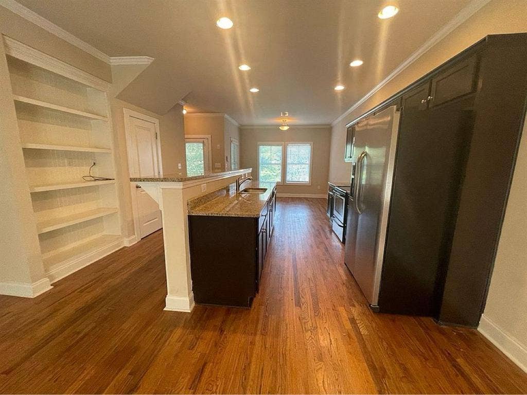 LOOKING FOR SOMEONE TO SUBLEASE