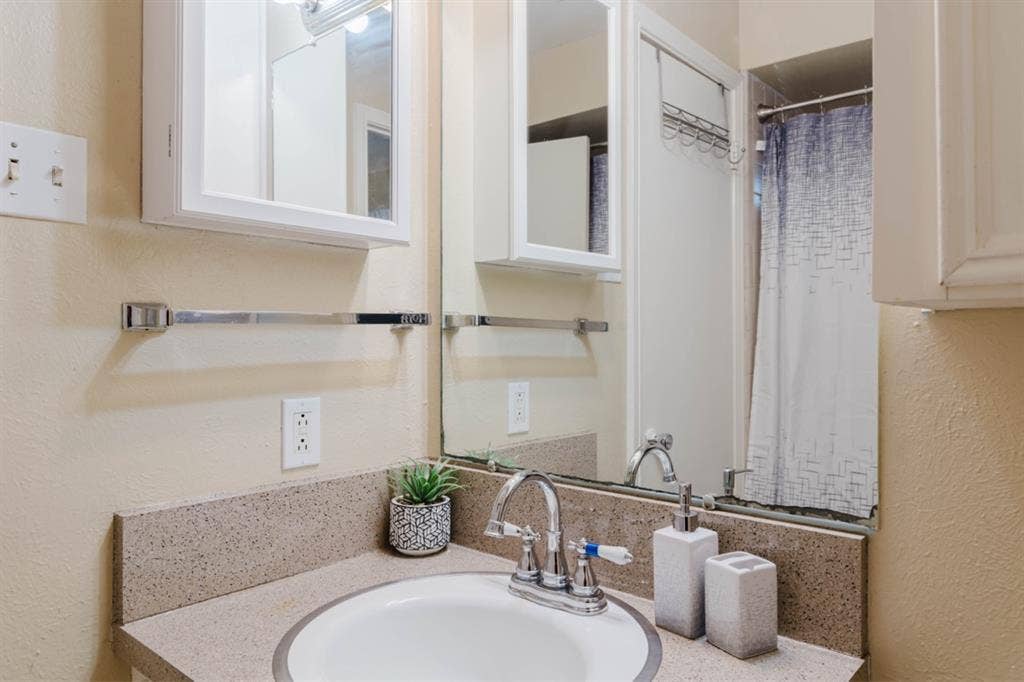 I Have 2 furnished rooms available