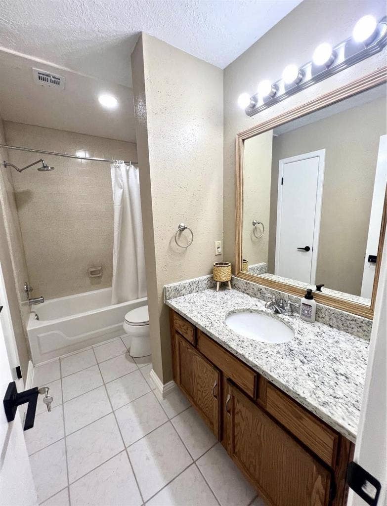 FULLY FURNISHED PRIVATE ROOM