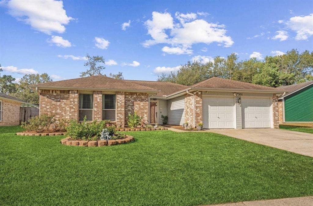 FULLY FURNISHED PRIVATE ROOM