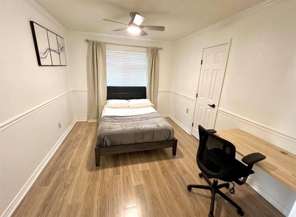 FULLY FURNISHED PRIVATE ROOM