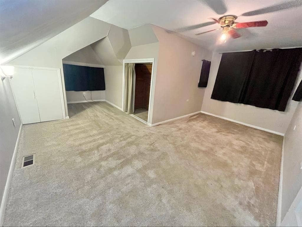 Large room available now
