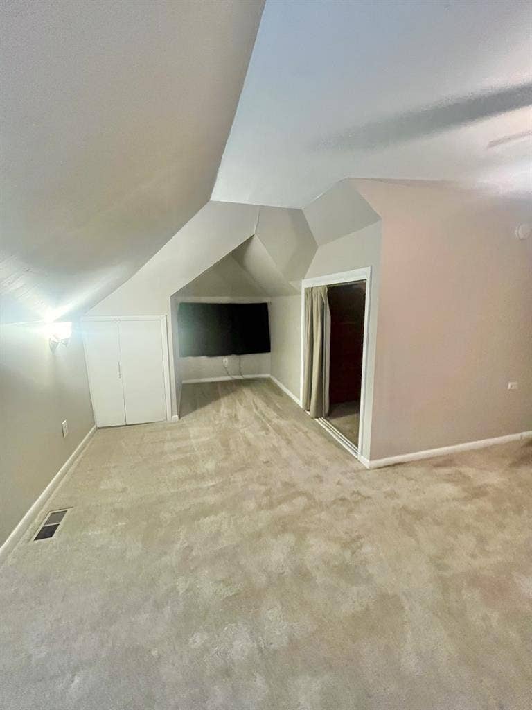 Large room available now