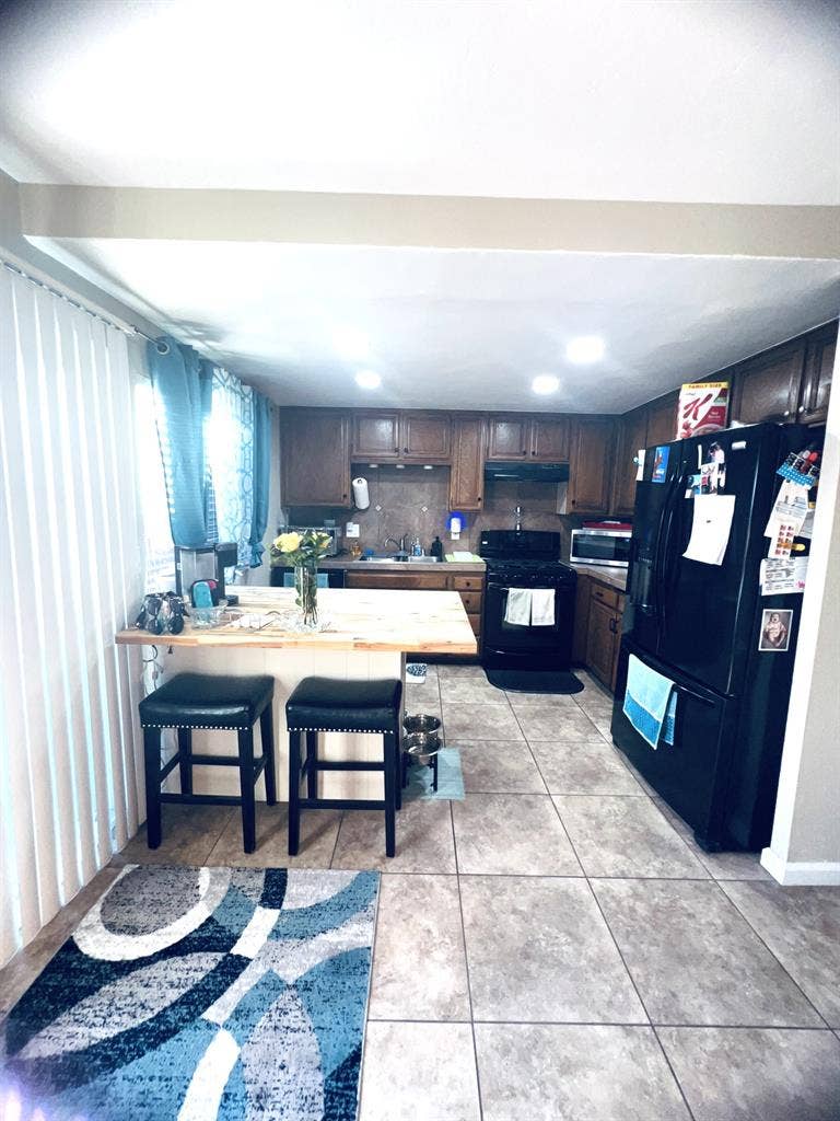 Great location, townhouse w/ownBath