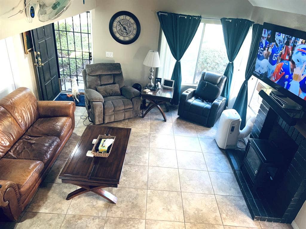 Great location, townhouse w/ownBath