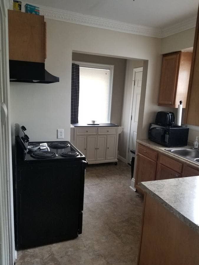 Female roommate wanted - coed house