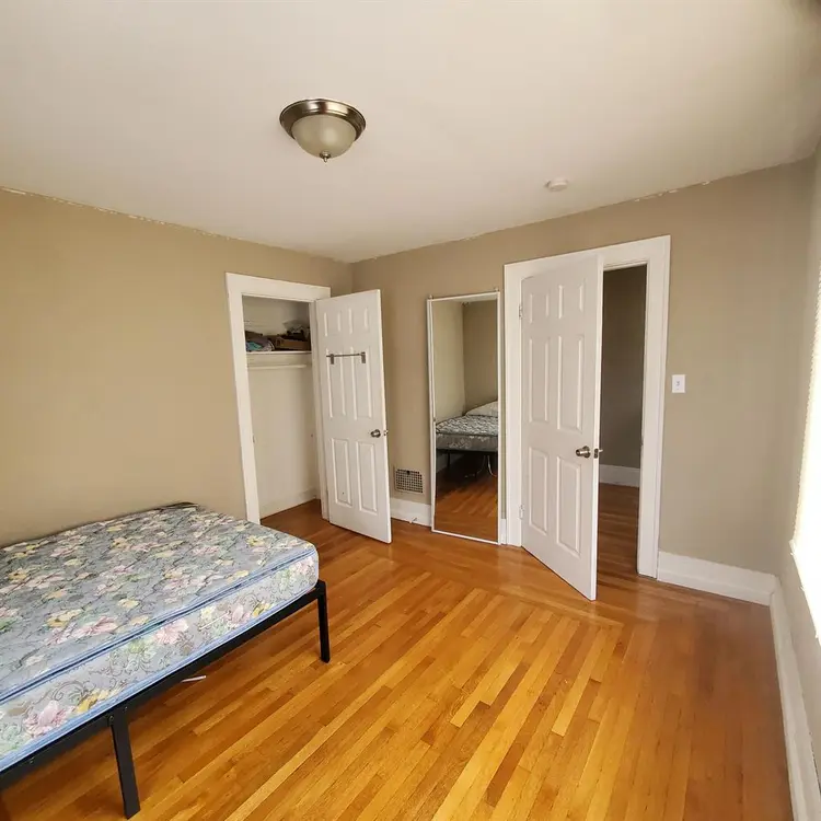 Female roommate wanted - coed house
