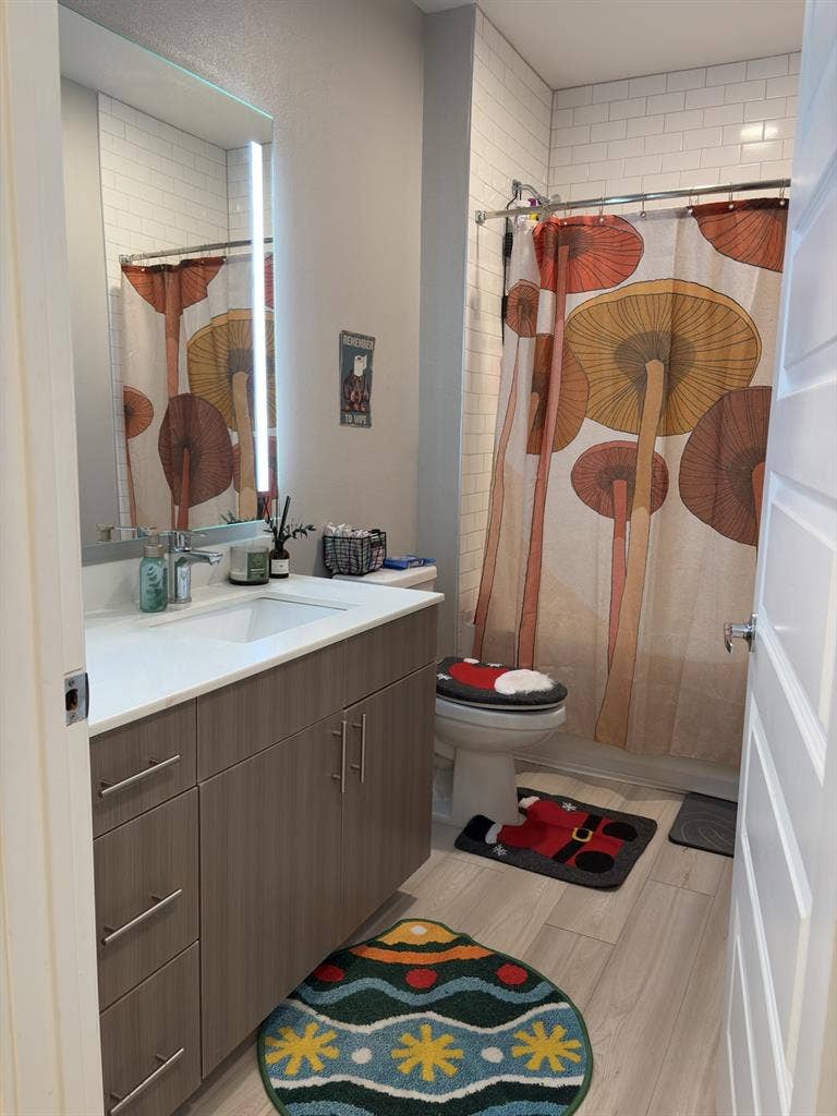 looking for female roommate