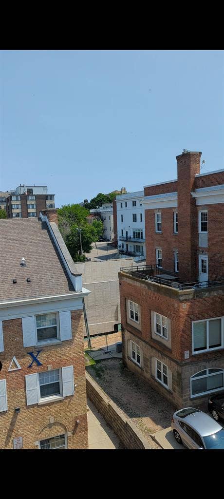 1 bedroom in b apartment.