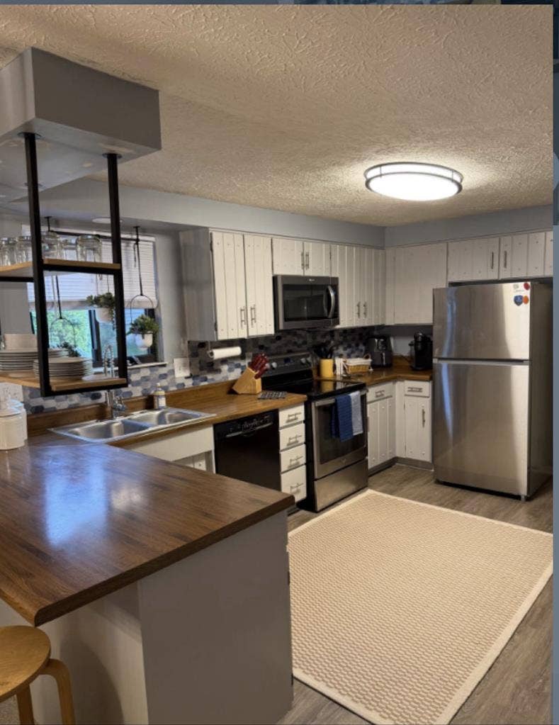 Fully Furnished Full Bedroomm