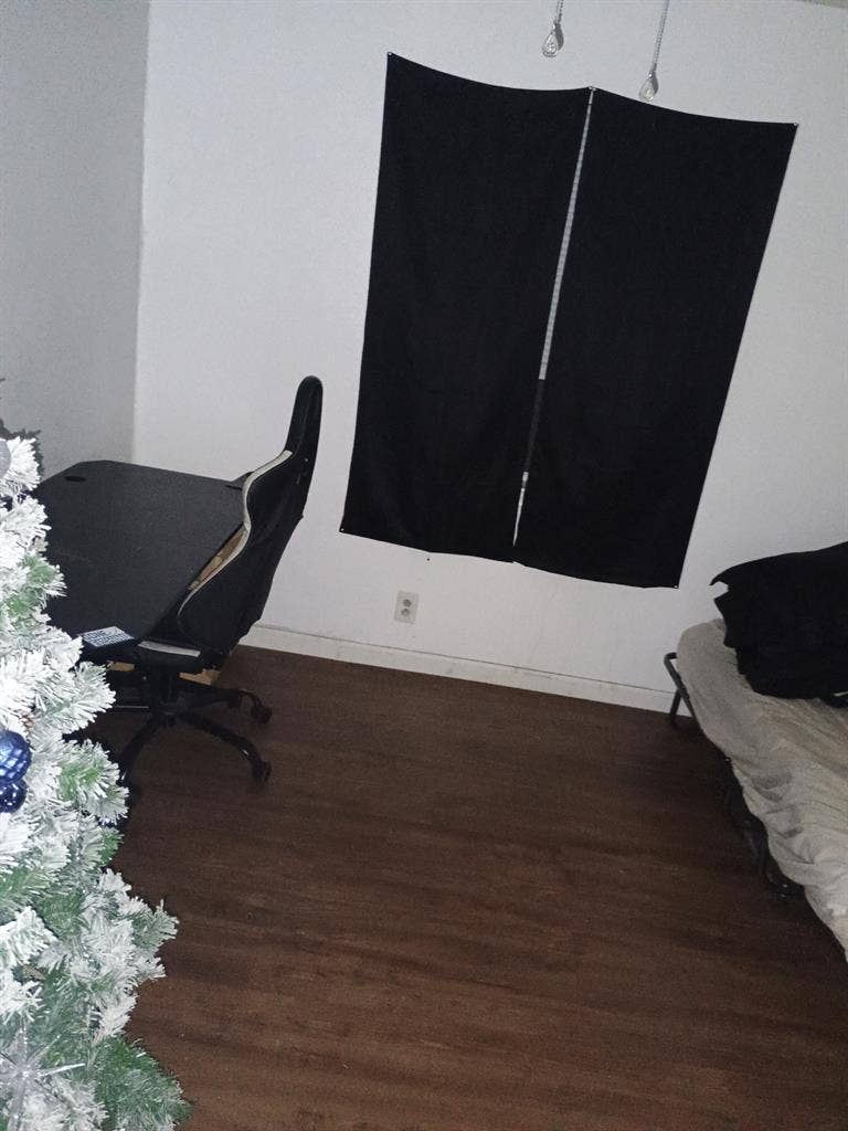 Large room for rent