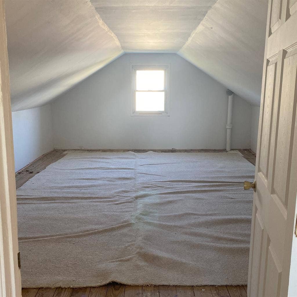 Private upstairs with 2 rooms.