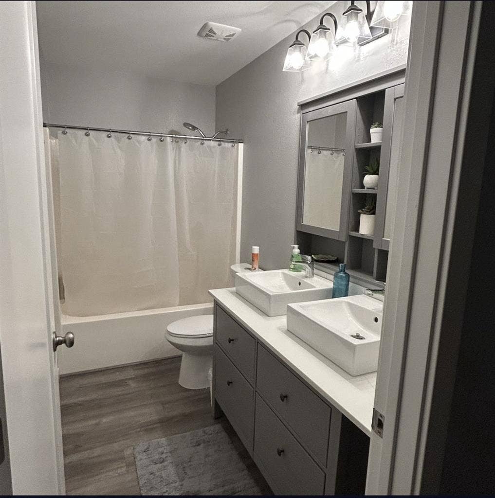 Rooms available in modern home