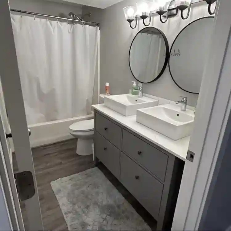 Rooms available in modern home