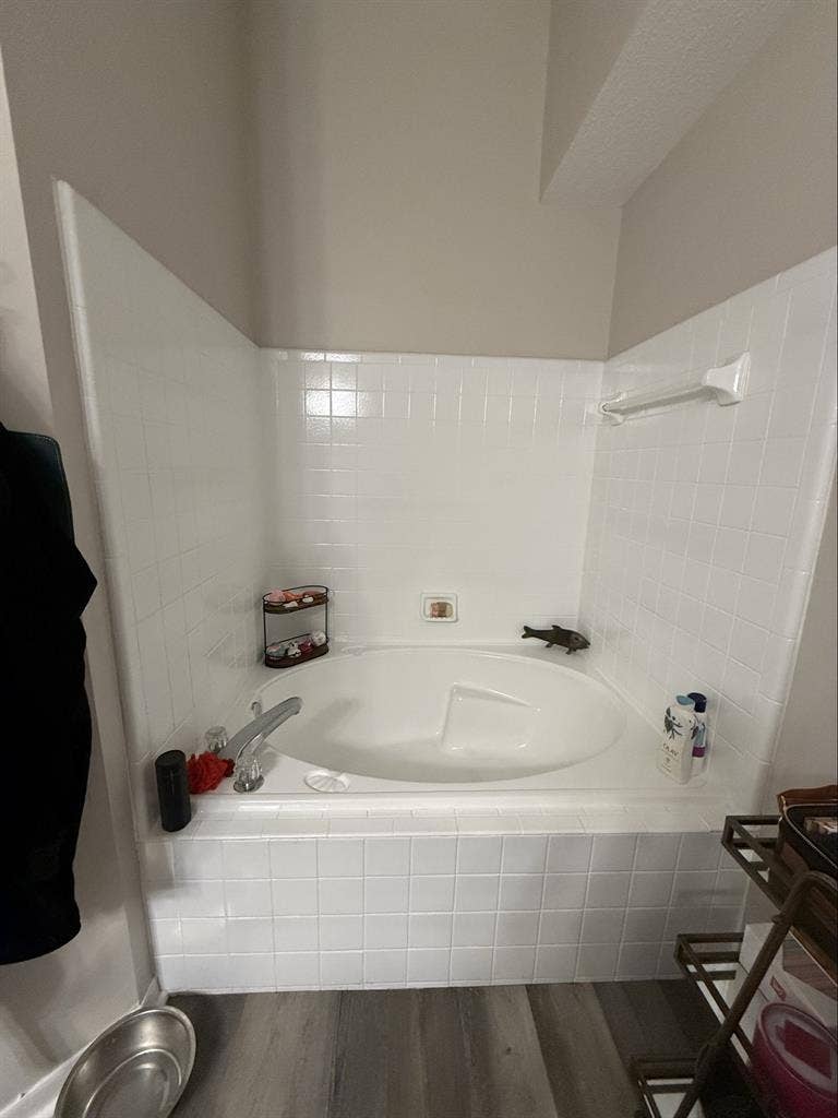 MASTER BEDROOM FOR RENT WITH WALKIN
