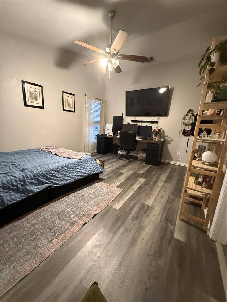 MASTER BEDROOM FOR RENT WITH WALKIN