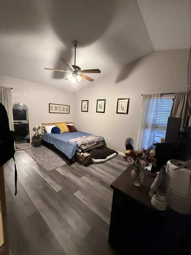 MASTER BEDROOM FOR RENT WITH WALKIN