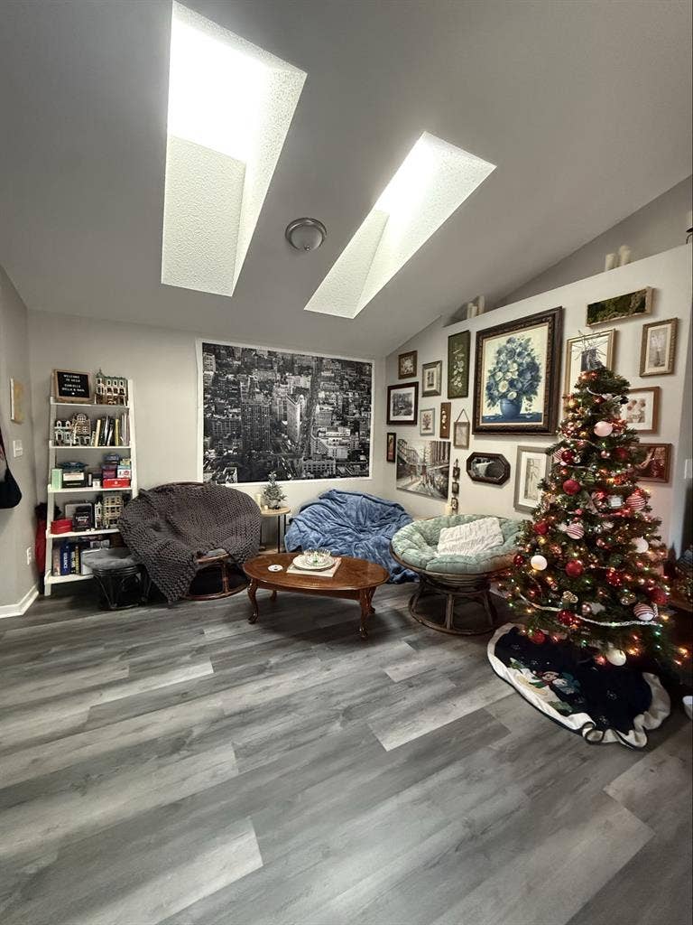 MASTER BEDROOM FOR RENT WITH WALKIN