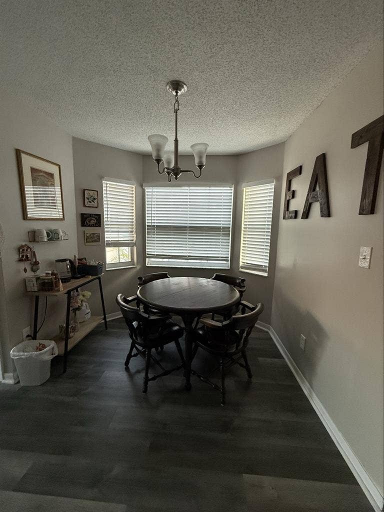 MASTER BEDROOM FOR RENT WITH WALKIN