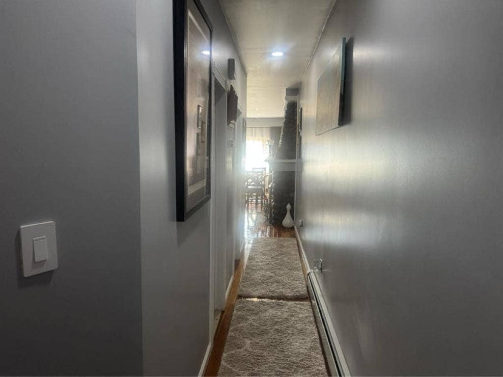 One bedroom available in Queens!