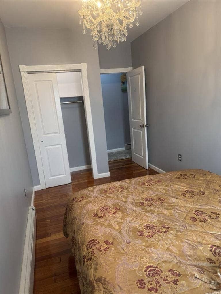 One bedroom available in Queens!