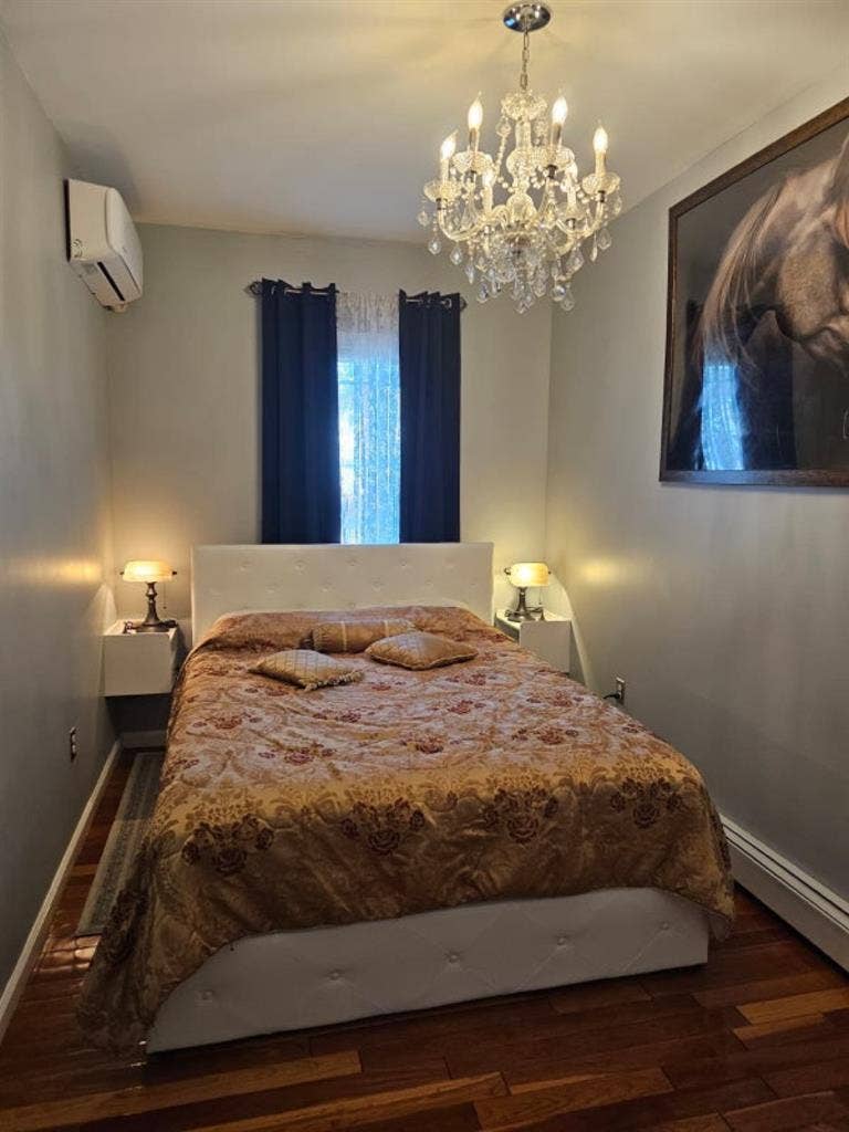 One bedroom available in Queens!