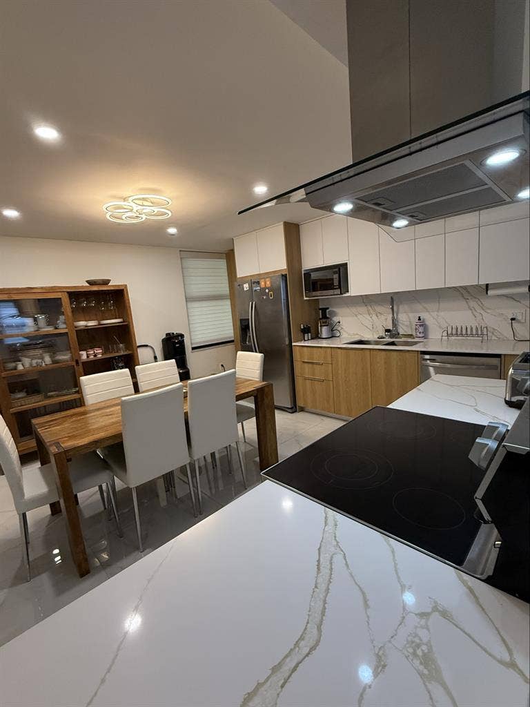 Beautiful furnished room in a house