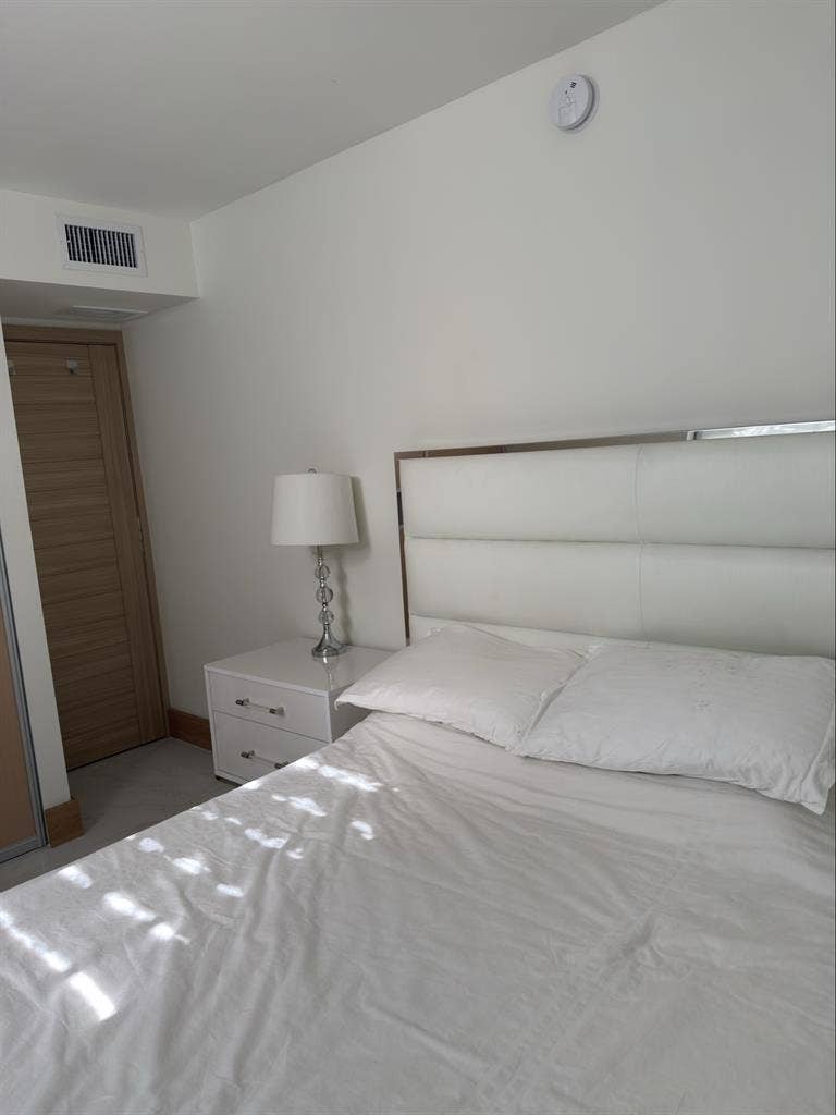 Beautiful furnished room in a house