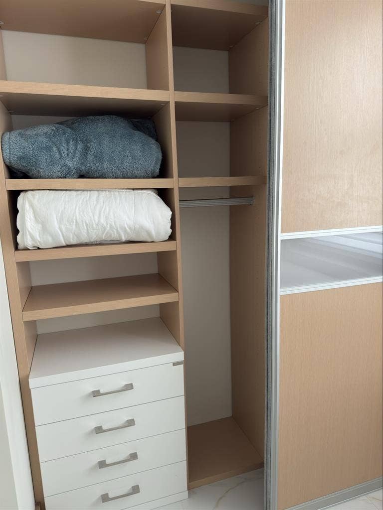 Beautiful furnished room in a house