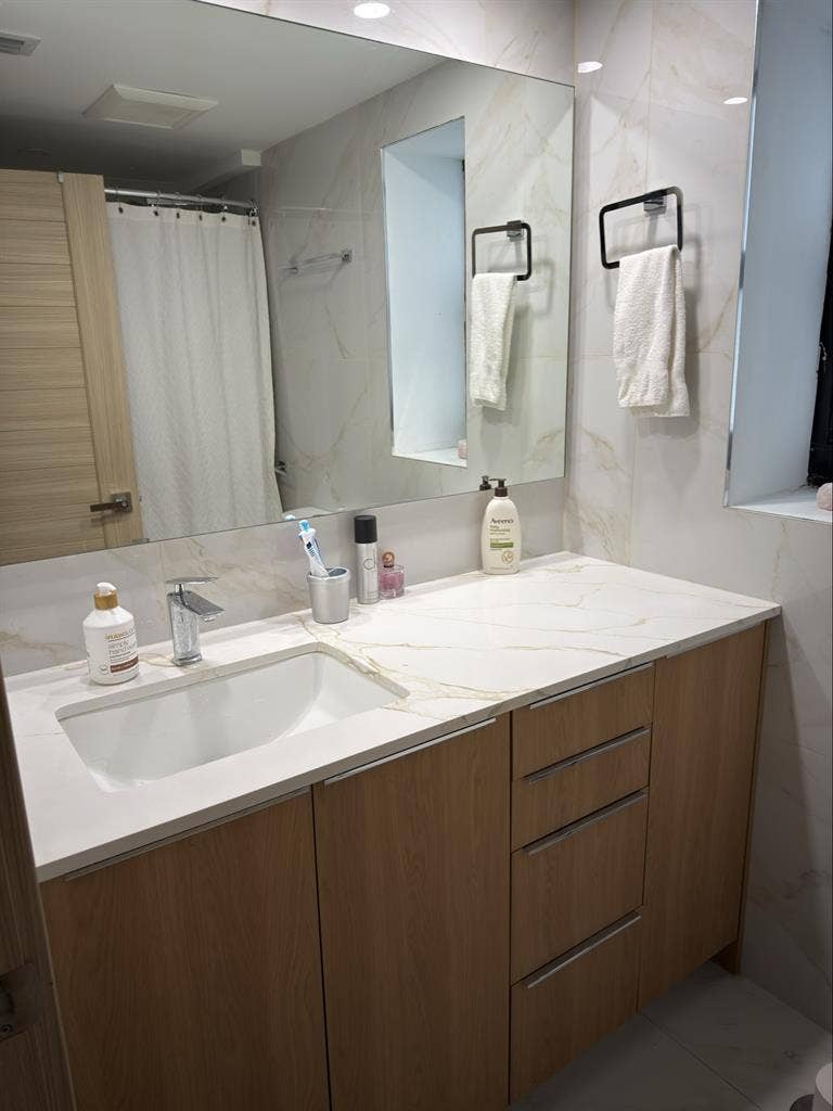 Beautiful furnished room in a house