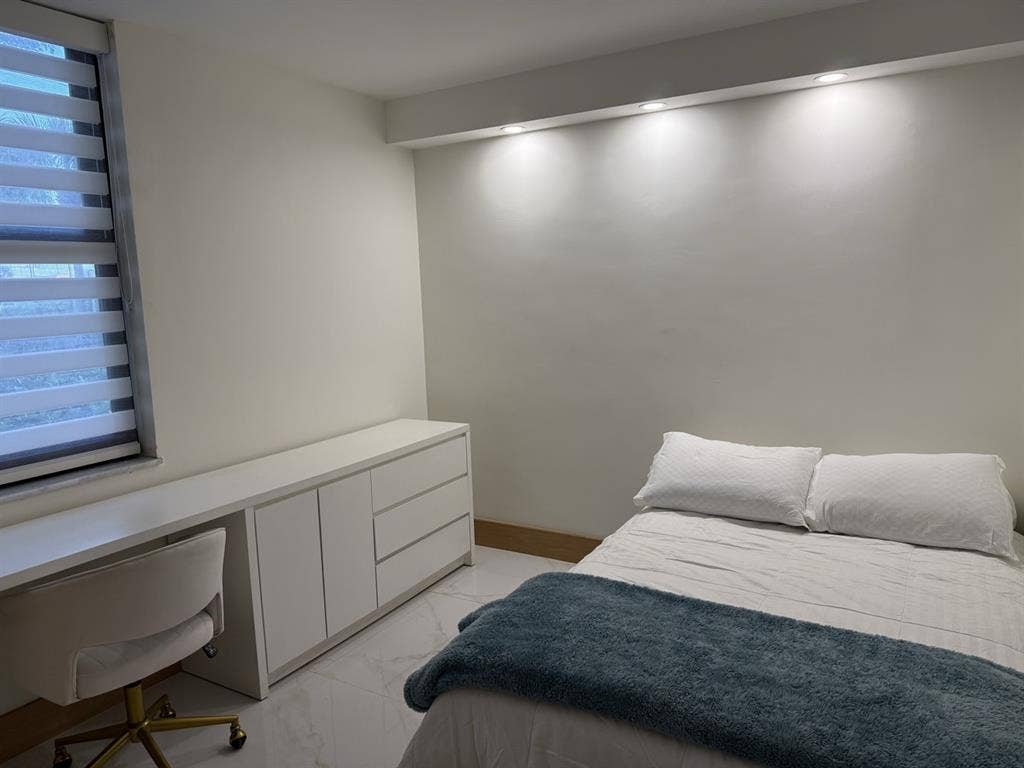 Beautiful furnished room in a house