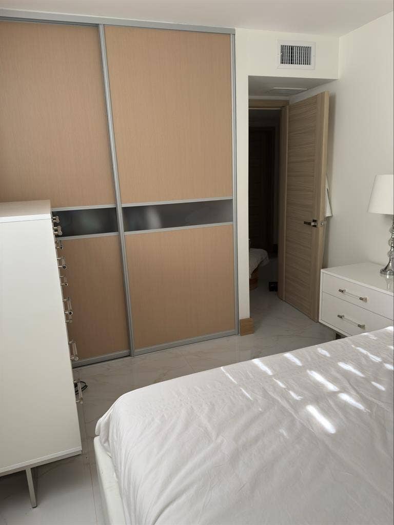 Beautiful furnished room in a house