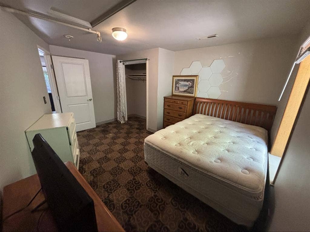 Room for rent to quiet, single male