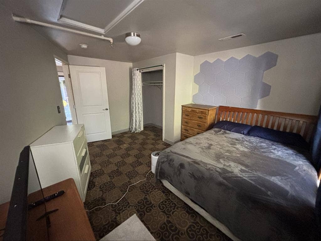 Room for rent to quiet, single male